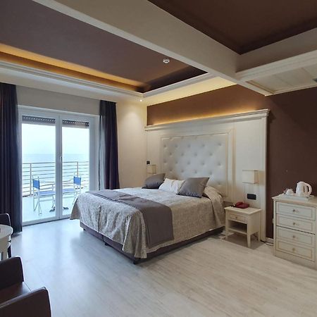 Hotel Regina Alassio Ngoại thất bức ảnh