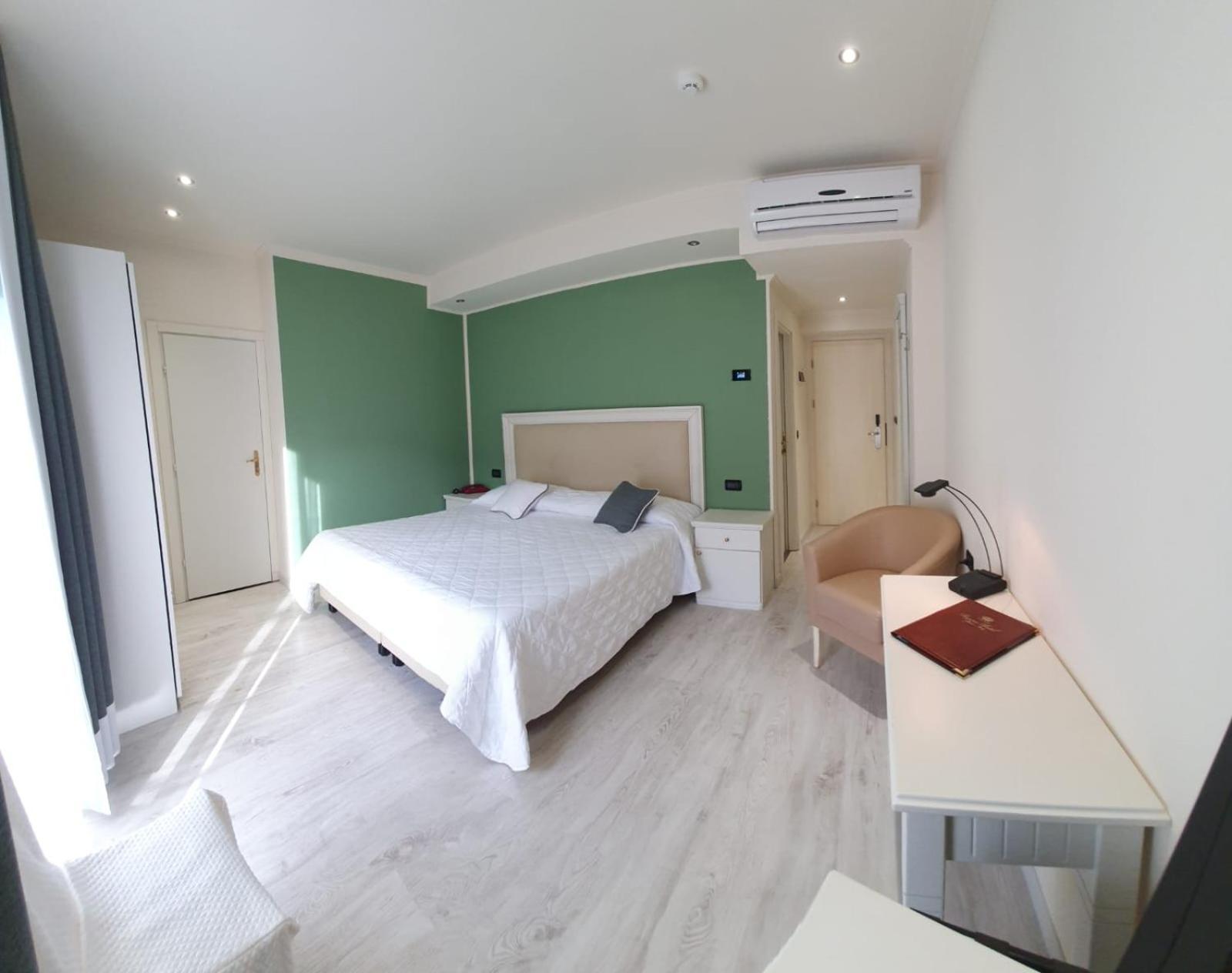 Hotel Regina Alassio Ngoại thất bức ảnh