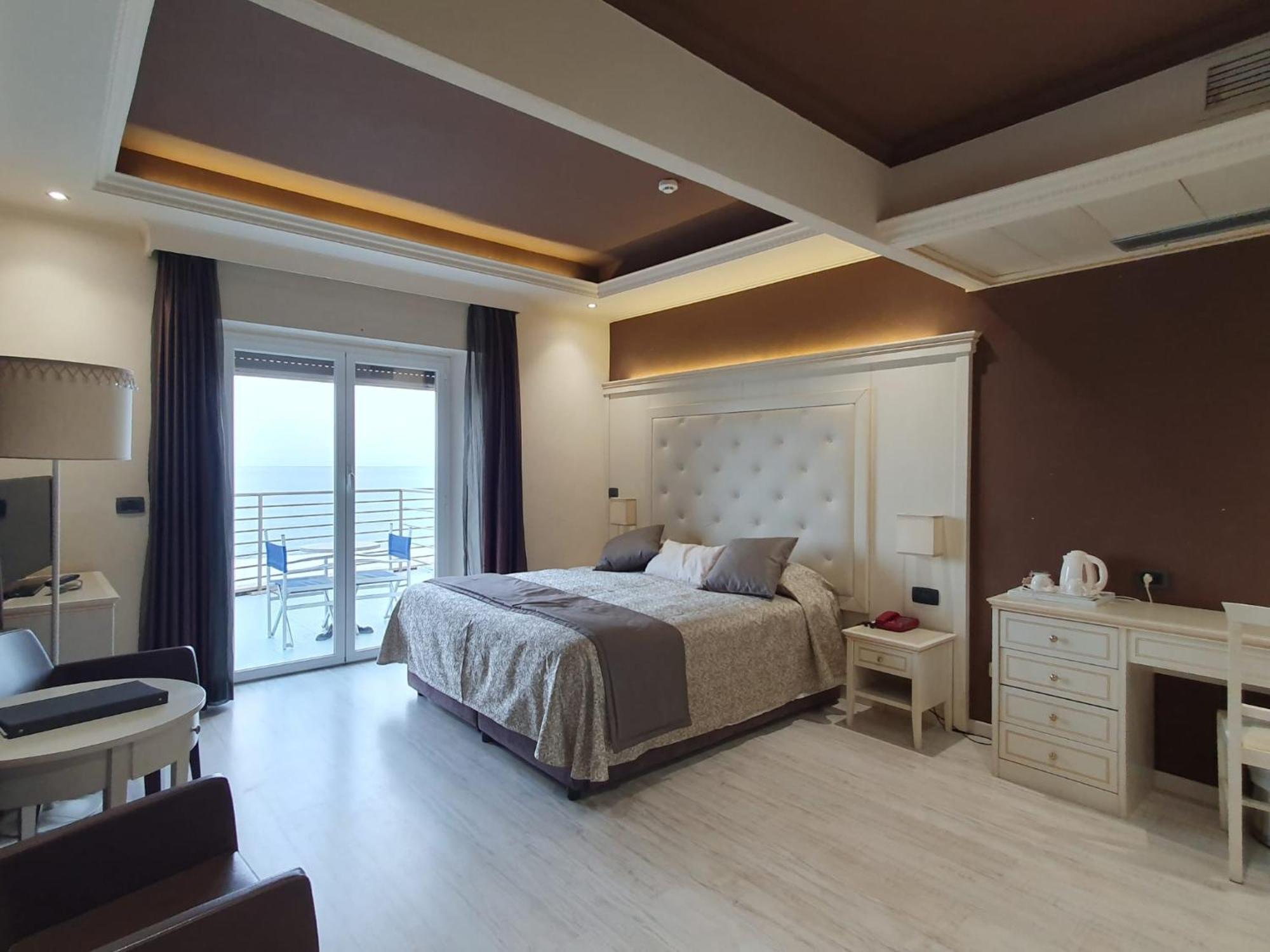 Hotel Regina Alassio Ngoại thất bức ảnh